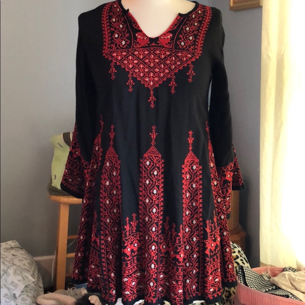 EUC Eyes of Simone tunic - size small